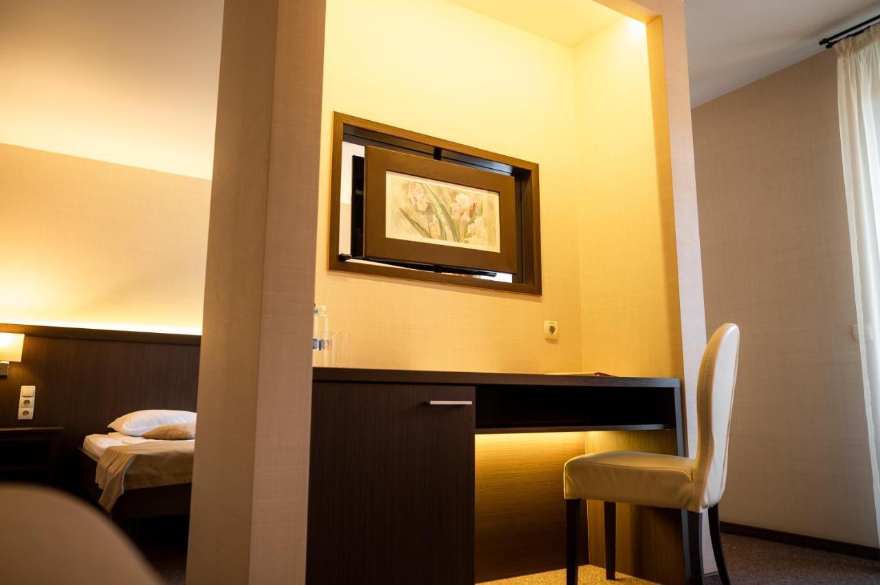 Sribni Leleky Hotel & Spa Lutsʼk Esterno foto