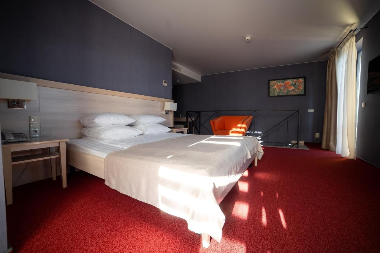 Sribni Leleky Hotel & Spa Lutsʼk Esterno foto